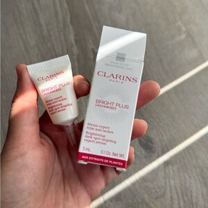 Clarins Bright Plus Brightening Vitamin C & Niacinamide Dark Spot Serum – 3ML
